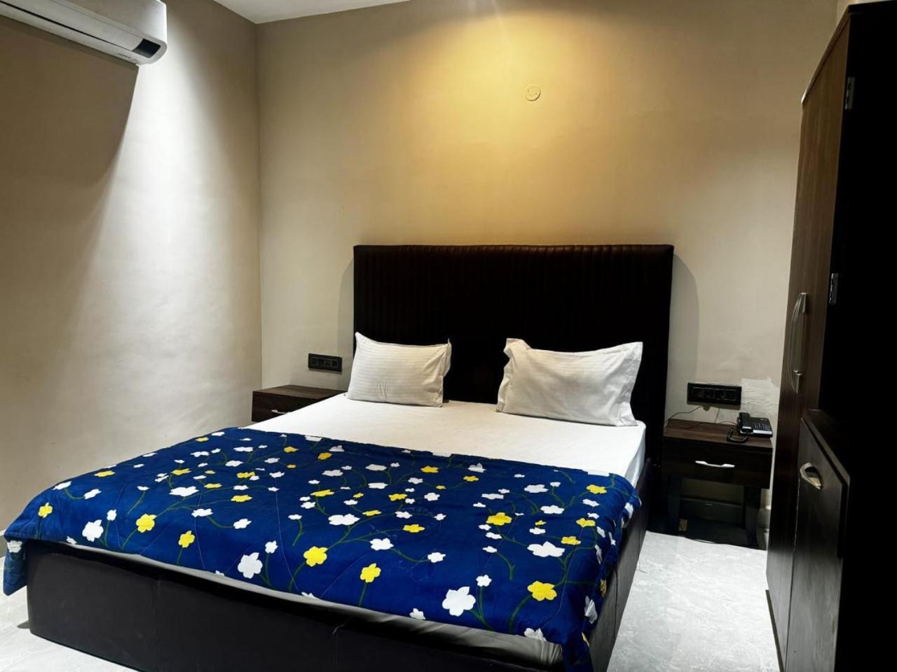 The Pearl Hotel Sirsa Exterior foto