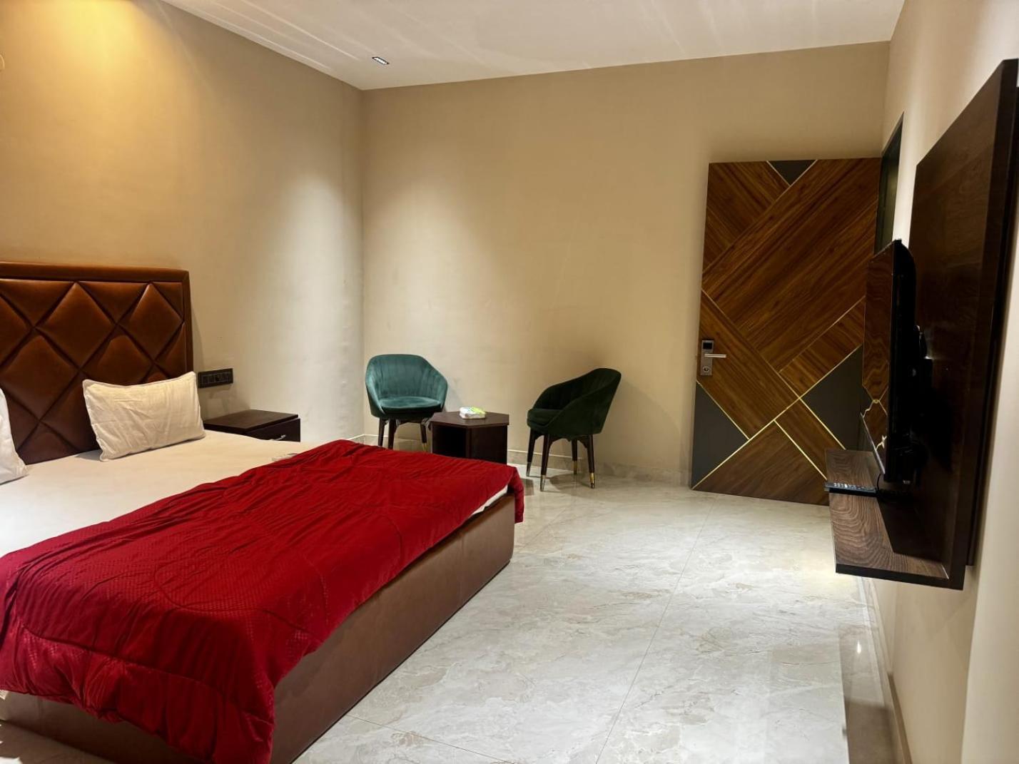 The Pearl Hotel Sirsa Exterior foto