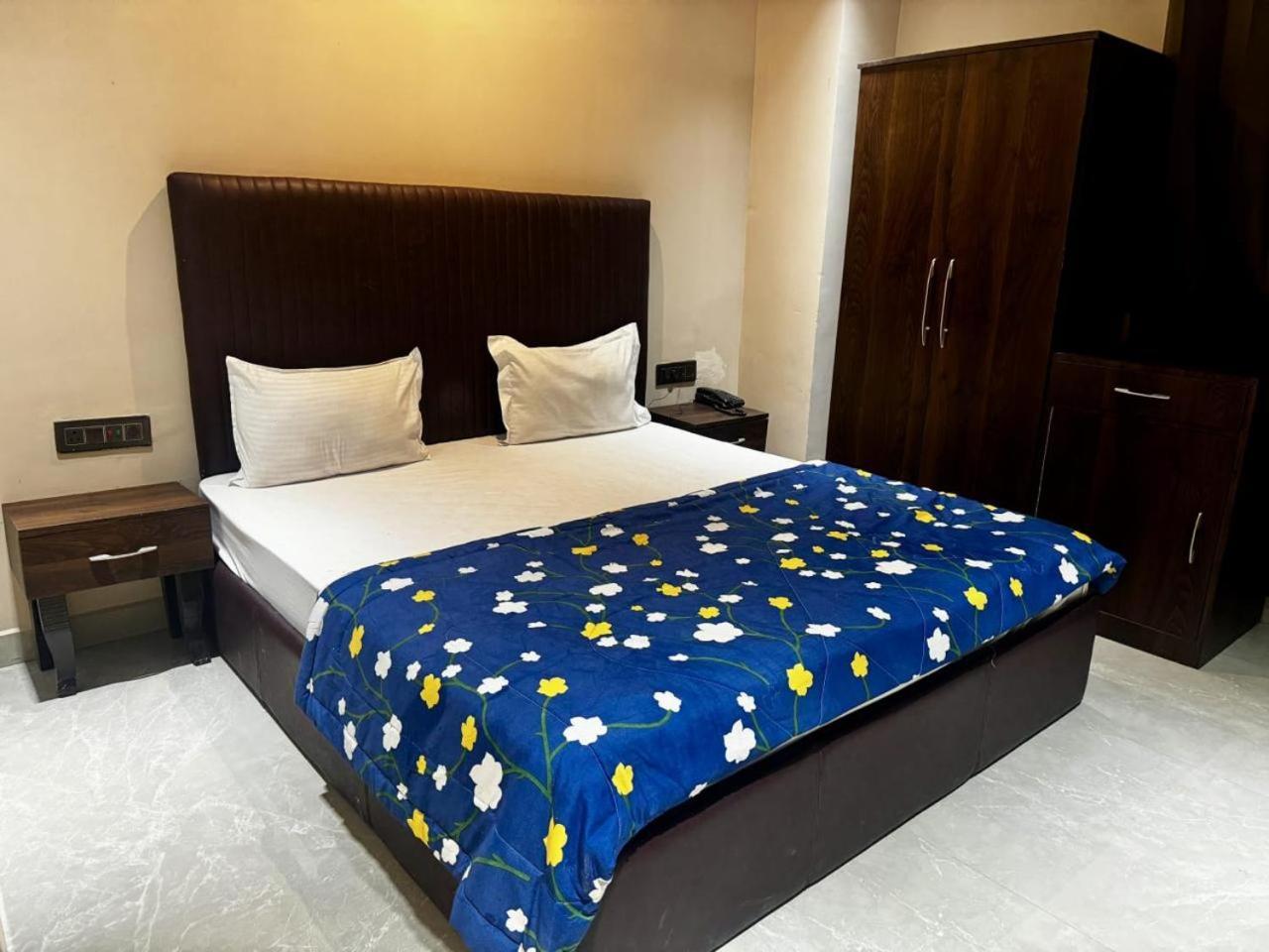 The Pearl Hotel Sirsa Exterior foto
